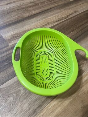 Vintage lime green plastic colander
